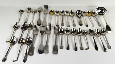 Lot 204 - A group of silver and silver plate to include...