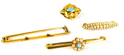 Lot 88 - A 14ct gold and seed pearl brooch 1.3g, a gold...