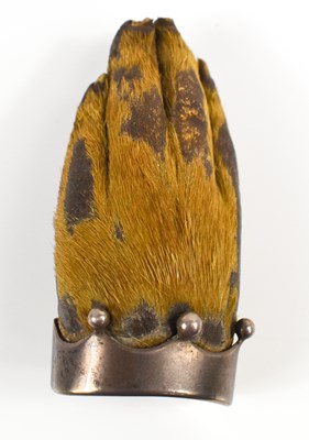 Lot 314 - A silver & taxidermy badger foot brooch,...