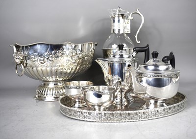 Lot 67 - A group of silver plated items to include a...
