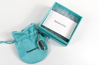 Lot 74 - A Tiffany & Co. silver necklace with...