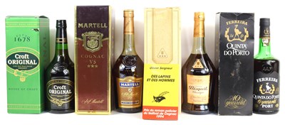 Lot 359 - A group of alcohol to include Martell VS...