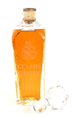 Lot 371 - A limited edition Glamis Castle 25yr old...
