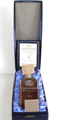 Lot 372 - A limited edition Glamis Castle 25yr old...