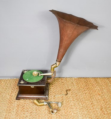 Lot 302 - An early 20th century wind-up table-top...