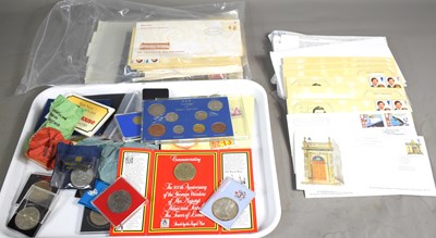 Lot 279 - A quantity of coins to include commemorative...