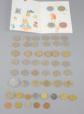 Lot 253 - A group of collectable coins to include...