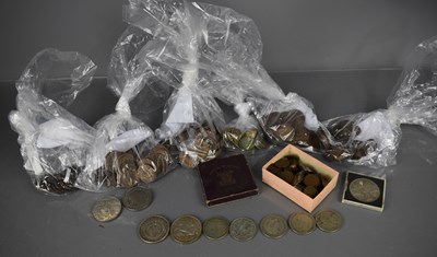 Lot 254 - A quantity of coins to include a 1928 Wreath...