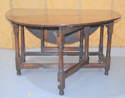 Lot 390 - An early 18th century oak dropleaf dining...