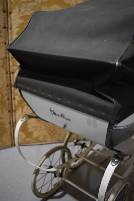 Lot 86 - A vintage Silver Cross dolls pram in cream...