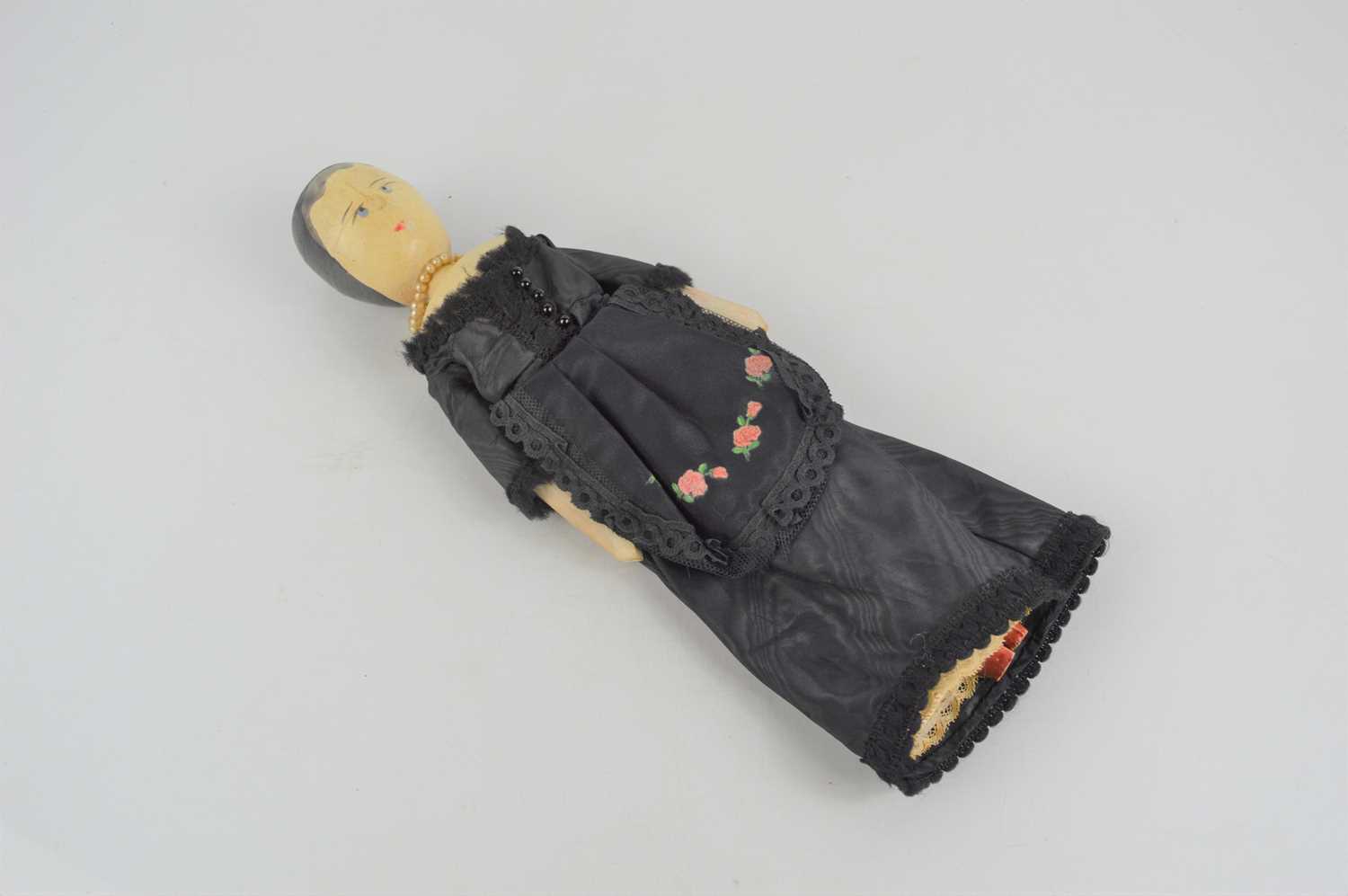 Lot 13 - A 19th century Grodnertal penny wooden doll,...