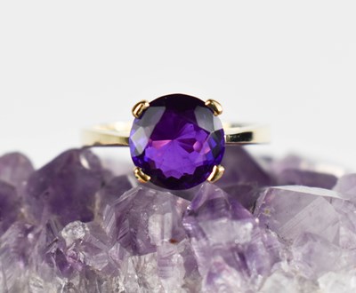 Lot 404 - A 9ct gold and amethyst ring, size M½, 2.4g.