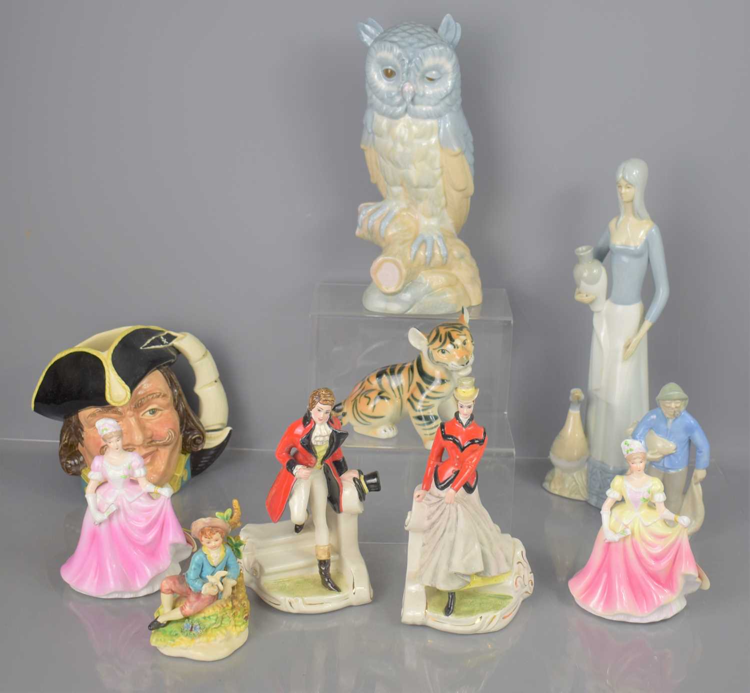 Lot 159 - A group of ceramic figurines and animal...