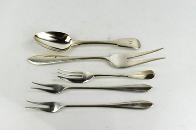 Lot 14 - A group of silver to include spoon, fish fork,...