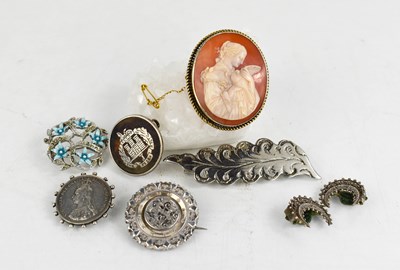 Lot 458 - A group of jewellery to include Egypt Essex...