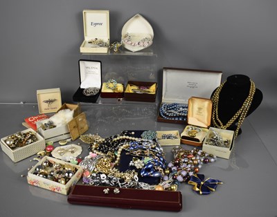 Lot 318 - A group of costume jewellery to include silver...