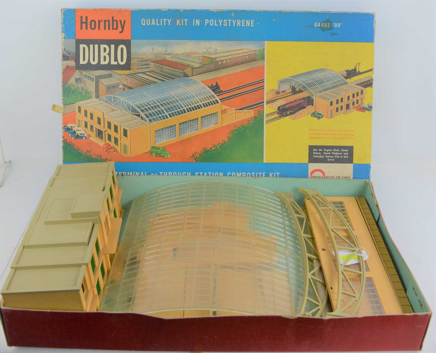 Lot 32 - A boxed Hornby Dublo No 5083 terminal or...