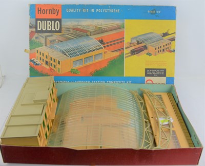 Lot 32a - A boxed Hornby Dublo No 5083 terminal or...