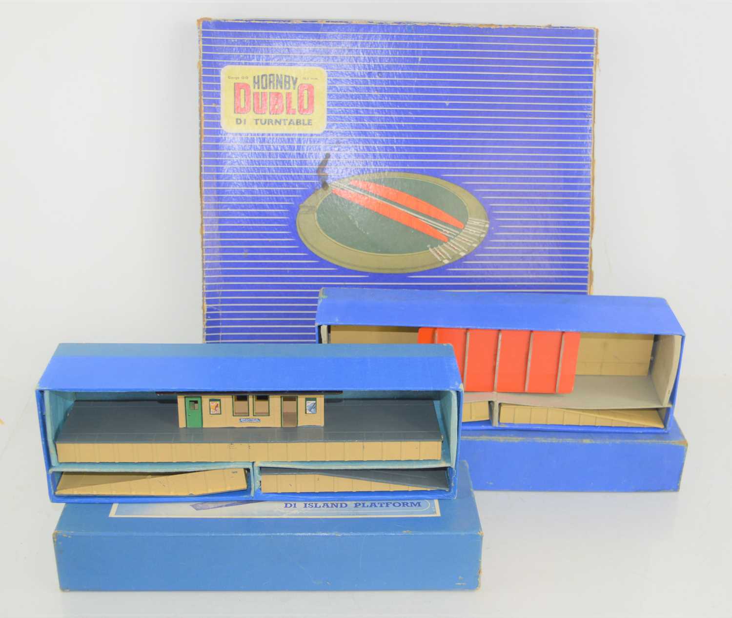 Lot 33 - A boxed Hornby Dublo D1 turntable together...