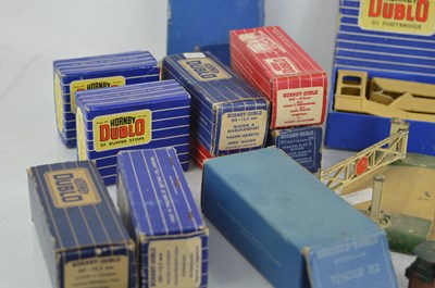Lot 45 - A group of boxed Hornby Dublo D1 signals,...