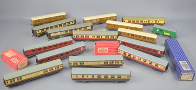 Lot 53a - A group of Hornby Dublo and Hornby Meccano OO...