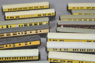 Lot 58 - A group of Hornby Dublo and Hornby Meccano OO...