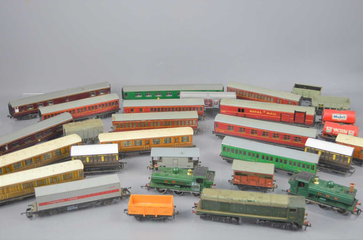 Lot 59 - A group of Hornby Dublo and Hornby OO gauge...