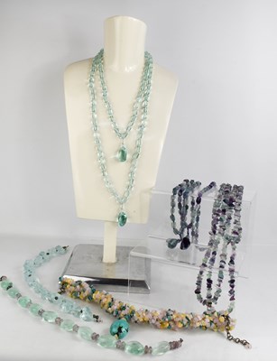 Lot 269 - A collection of precious and semi precious...