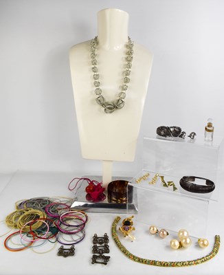 Lot 272 - A group of vintage and later costume jewellery...