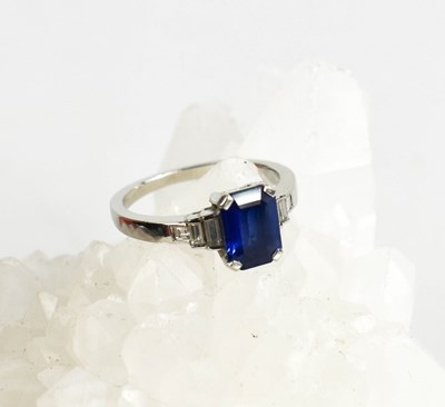 Lot 434 - An Art Deco style platinum, sapphire and...