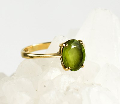 Lot 361 - A 9ct gold and green stone ring, possibly...