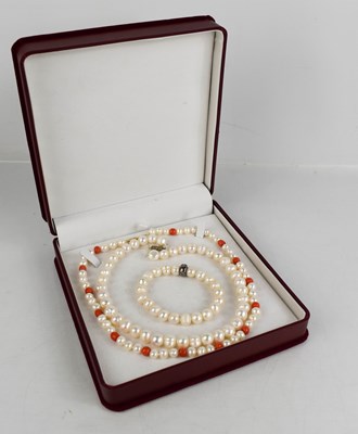 Lot 353 - A string of fourty eight pearls with fifteen...