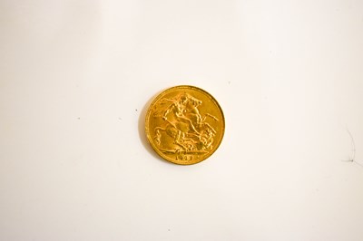 Lot 23 - A George V full gold sovereign dated 1912.