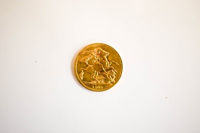 Lot 29 - A George V full gold sovereign dated 1912.