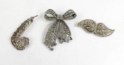 Lot 366 - A group of antique paste set brooches in the...