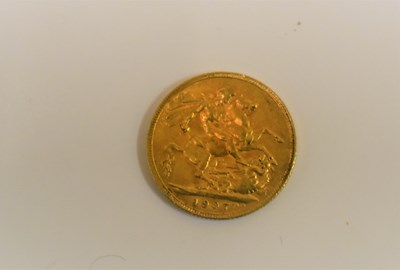 Lot 129 - An Edward VII full gold sovereign dated 1907.
