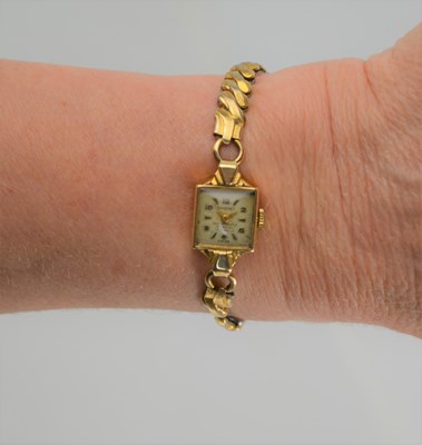 Lot 251 - A vintage ladies 14k gold cased Baronet...