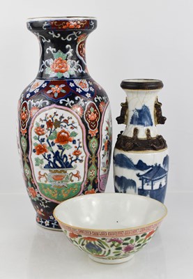 Lot 278 - A group of Chinese pottery, to include a blue...