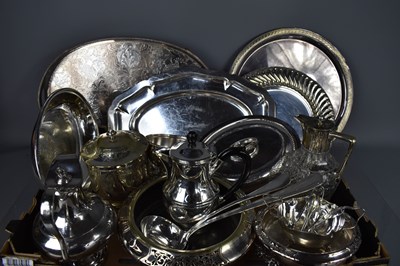 Lot 42 - A group of silver plateware to include teapot,...
