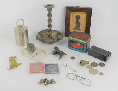 Lot 221 - A group of collectibles to include a Victorian...