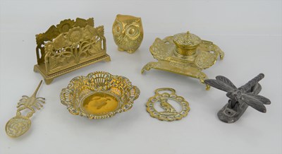 Lot 302 - A group of brassware to include a letter stand,...