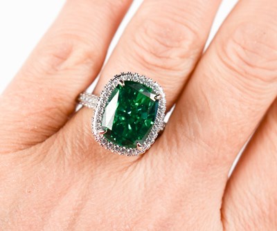 Lot 37 - A Pariba Tourmaline and silver ring, the...