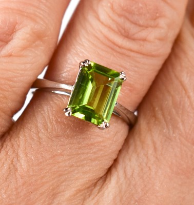 Lot 56 - A 9ct white gold and peridot ring, rectangular...