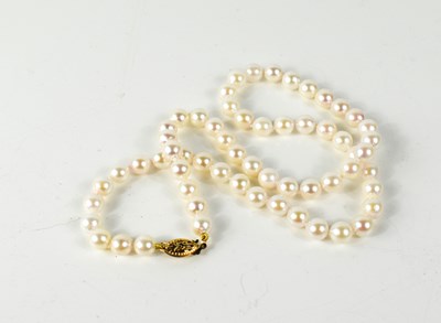 Lot 189 - A cultured pearl necklace with a 14ct gold...