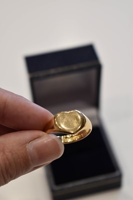 Lot 139 - An 18ct gold signet ring, in the form of a...