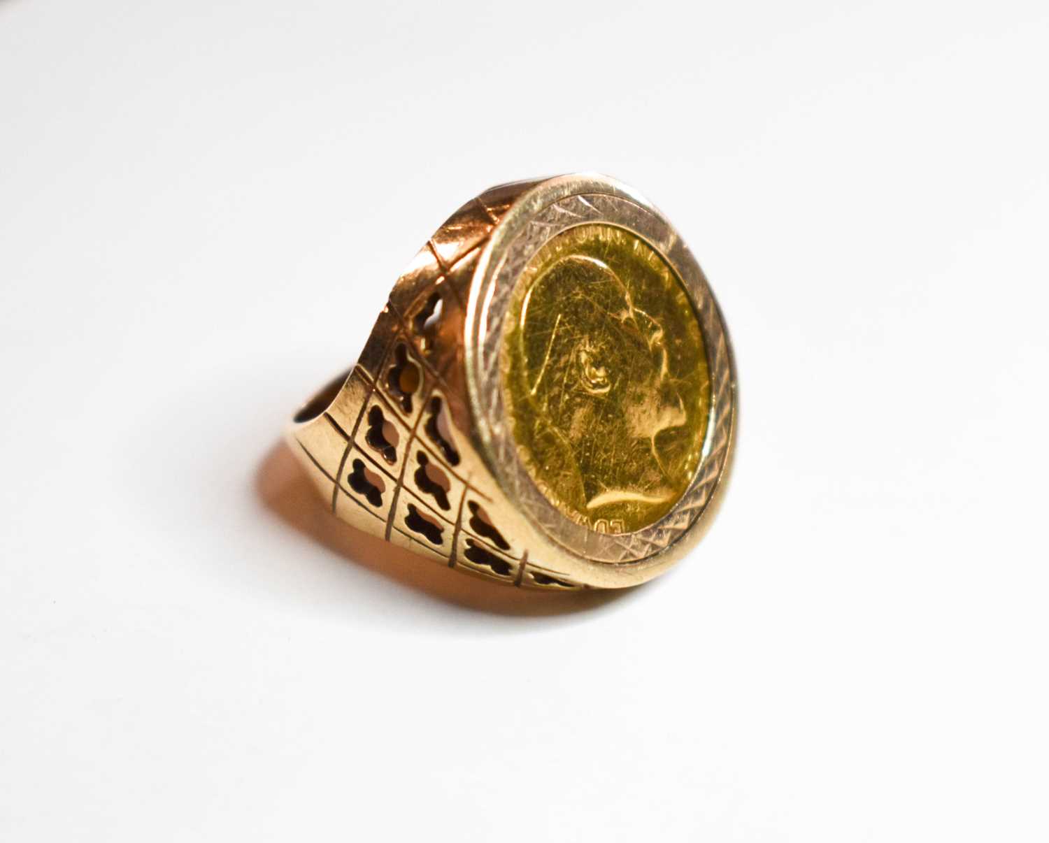 9ct Yellow Gold Ribbed Half Sovereign Ring Mount | Ramsdens Jewellery