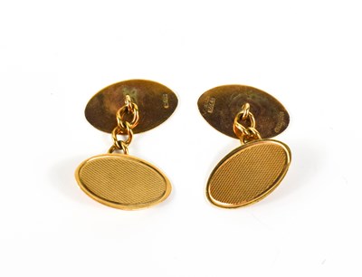 Lot 125 - A pair of 9ct gold oval, chain link cuff-links,...