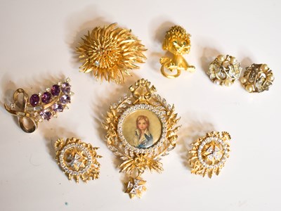 Lot 235 - A Nettie Rosentein demi-parure of brooch with...