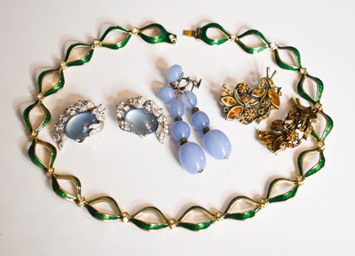 Lot 225 - A group of vintage designer jewellery...