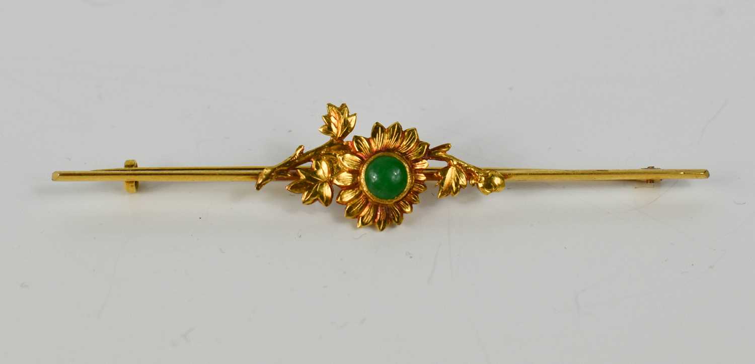 Lot 166 - A Chinese gold and jade brooch, modelled as a...